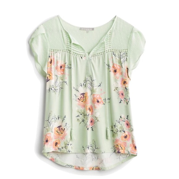Daniel Rainn Tops - Daniel Rainn/Stitch Fix Flutter Sleeve Floral Top